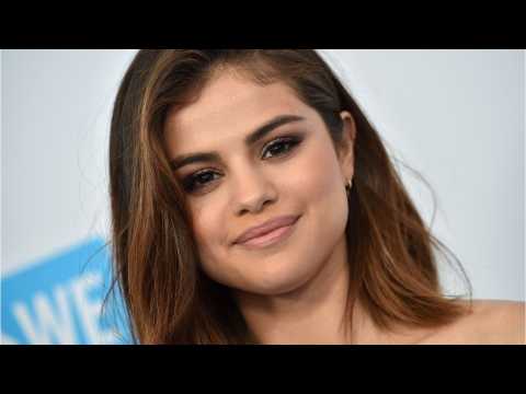 VIDEO : Check Out Selena Gomez's New Side-Swept Bangs