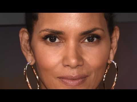 VIDEO : Halle Berry: What Malia Obama Was Like as a PA