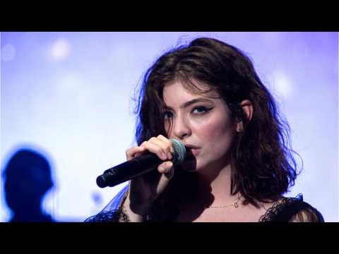 VIDEO : Lollapalooza Evacuated, Lorde's Set Cancelled