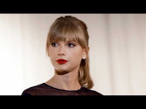 VIDEO : Taylor Swift to testify DJ grabbed her bare bottom
