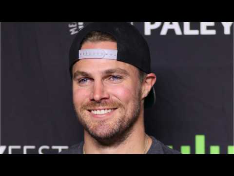 VIDEO : Stephen Amell Pushes Back On Pride Comments
