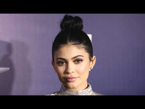 VIDEO : Kylie Jenner Admits She Feels Like an 'Outcast' in New 'Life of Kylie' Teaser