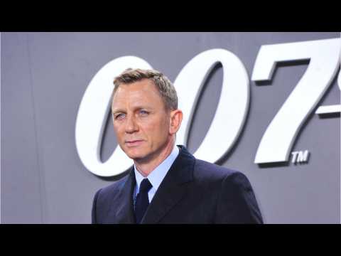VIDEO : Daniel Craig Is Back As James Bond