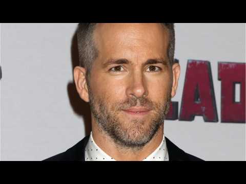 VIDEO : Ryan Reynolds Leads Moment of Silence for Stuntwoman Killed on Set