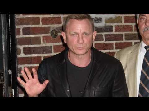VIDEO : Daniel Craig Makes Return to James Bond 00-fficial