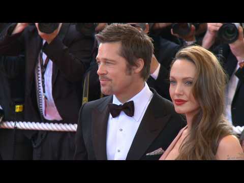 VIDEO : Brad Pitt and Angelina Jolie 'sued by lighting designer'