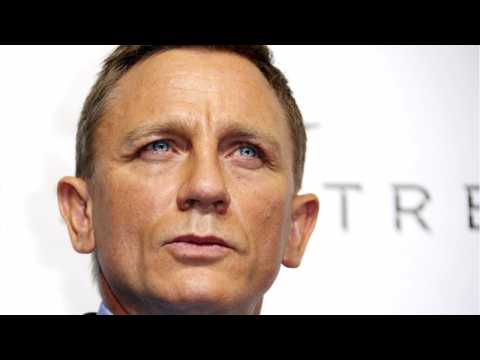 VIDEO : Daniel Craig Won't Break Character