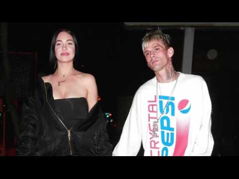 VIDEO : Bisexual Aaron Carter Steps Out with New Lady