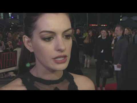 VIDEO : Hathaway Joins Sci-Fi Thriller 'O2'