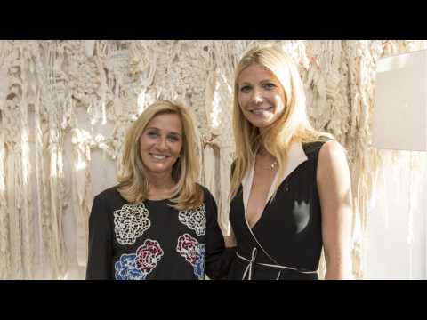 VIDEO : Gwyneth Paltrow and Mom Blythe Danner Don Matching Outfits