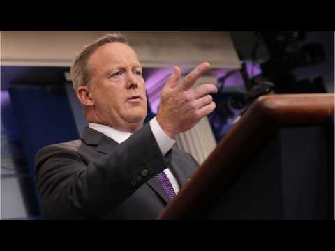 VIDEO : Sean Spicer Gets a Hilarious Twitter Send-Off