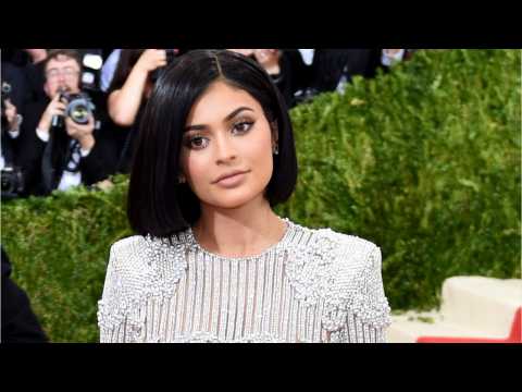 VIDEO : Kylie Jenner's Wax Figure Wears 2016 Met Gala Dress