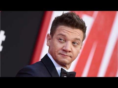 VIDEO : Jeremy Renner Teases Photo From Avengers 4