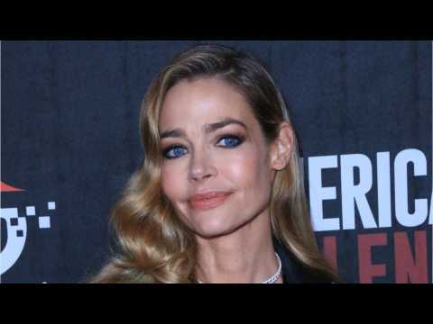 VIDEO : Denise Richards Ties The Knot