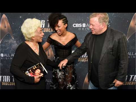 VIDEO : 'Star Trek' Alums Accept Emmy Award