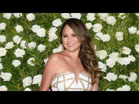 VIDEO : Chrissy Teigen Teased Her New Makeup Collection at The Emmys