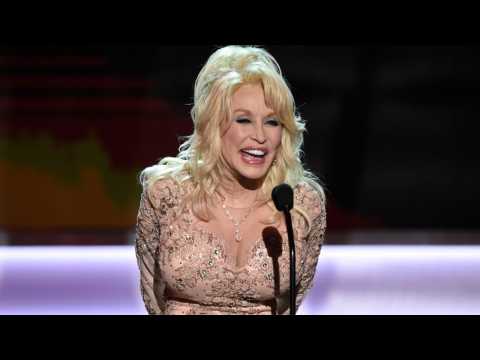 VIDEO : Dolly Parton?s Suffrage Anthem