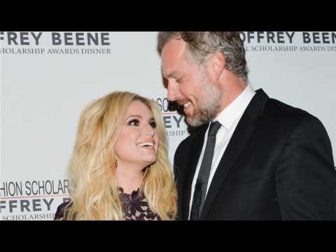 VIDEO : Jessica Simpson Is Expecting Baby Number Three