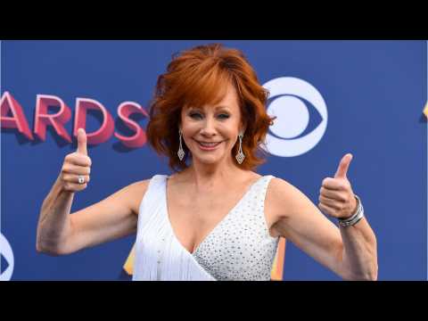 VIDEO : Reba McEntire Inducts Dustin Lynch Into Grand Ole Opry