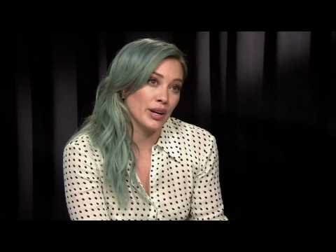 VIDEO : Hilary Duff Confronts The Paparazzi