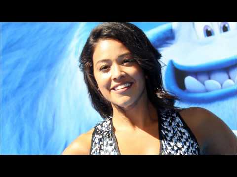 VIDEO : Gina Rodriguez Shows Off Engagement Ring