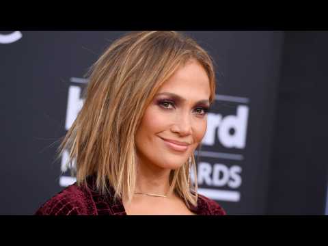 VIDEO : Jennifer Lopez Is Feeling Like Superwoman