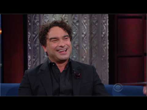 VIDEO : Johnny Galecki Returns To Delaware Street On The Conners