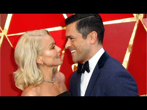 VIDEO : Kelly Ripa Reacts To Criticism That She Looks Too Old For Husband Mark Consuelos