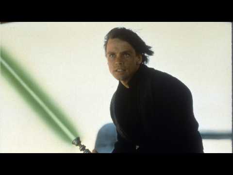 VIDEO : 'Star War's Lightsaber Dog Leash Released