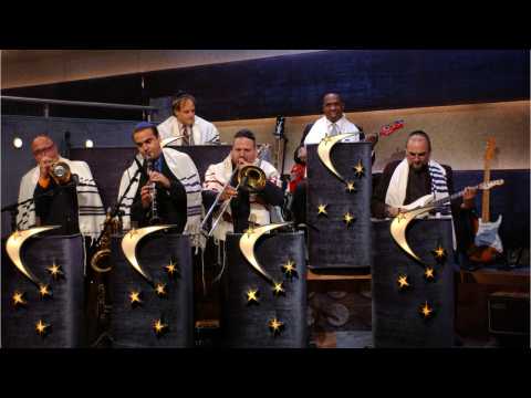 VIDEO : Conan O?Brien Gives A Heartfelt Farewell To His House Band On Their Final Episode