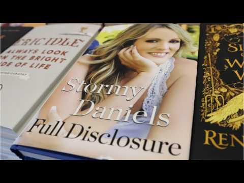 VIDEO : Stormy Daniels Banned People From Taking Selfies At Her Book Signing