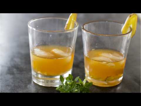 VIDEO : A Warm Cider Cocktail