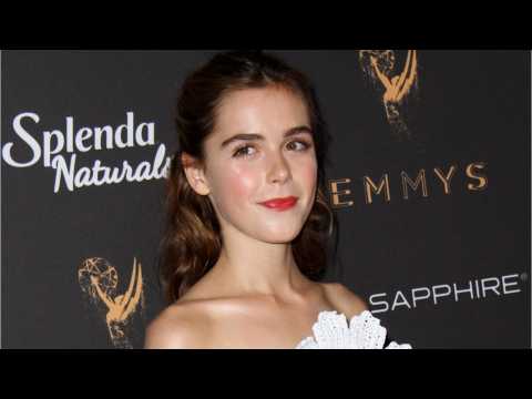 VIDEO : Kiernan Shipka goes from a 'Mad Men' to a witch in 'Sabrina'