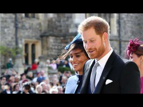 VIDEO : Meghan Markle And Prince Harry Show Off PDA At Royal Wedding