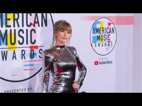 VIDEO : Taylor Swift Breaks AMA Records