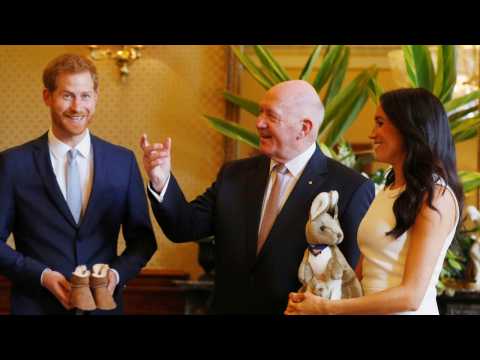 VIDEO : Meghan Markle And Prince Harry Get Gifts In Australia For Future Baby