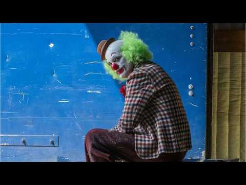 VIDEO : Joaquin Phoenix's Joker Takes off Running in New Set Photos