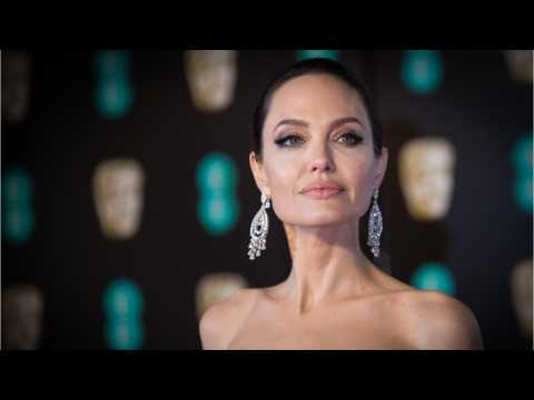 VIDEO : Angelina Jolie Sports New Look For Upcoming Film