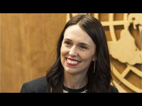 VIDEO : New Zealand Prime Minister Jacinda Ardern Talks to Stephen Colbert About Trump Incident at t