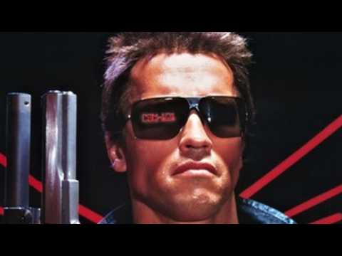 VIDEO : 'Terminator' Stars Arnold Schwarzenegger and Linda Hamilton Pose in New Photo