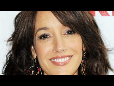 VIDEO : Jennifer Beals Lands Role In 'Swamp Thing'