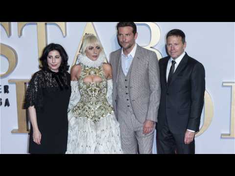 VIDEO : Lady Gaga Turns Heads On The Red Carpet