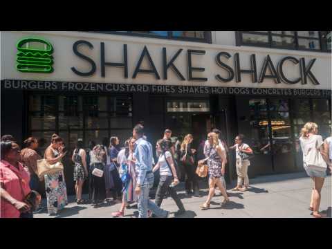 VIDEO : Business Insider Has Its Workers Try Shake Shake Burgers