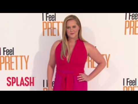 VIDEO : Amy Schumer thinks ?being a woman sucks?