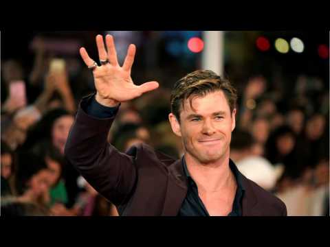 VIDEO : 'Thor' Star Chris Hemsworth Surprises Hitchhiker