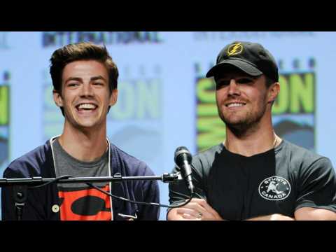 VIDEO : Stephen Amell Gushes Over Friendship With 'Flash' Actor Grant Gustin