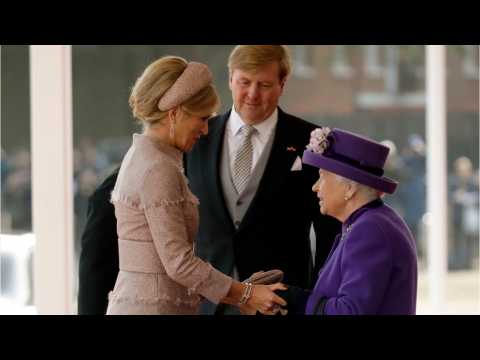 VIDEO : Queen Elizabeth II Hosts Dutch King And Queen At Palace