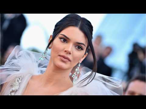 VIDEO : Vogue Apologizes For Kendall Jenner Photo Shoot