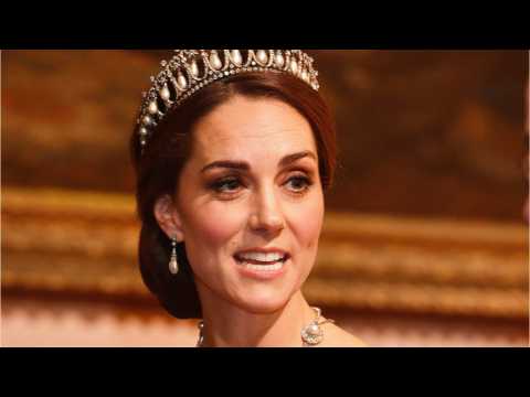 VIDEO : Kate Middleton Is Stunning In Blue Mermaid Gown