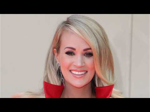 VIDEO : Carrie Underwood Embraces Her Facial Scar With Glitter